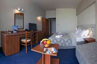 Отель Luna Hotel - Balneo & Spa Золотые Пески Standard Twin Room with Balcony and Sea View (2 Adults)-2