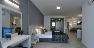 Отель Luna Hotel - Balneo & Spa Золотые Пески Семейный номер с балконом и видом на море-1
